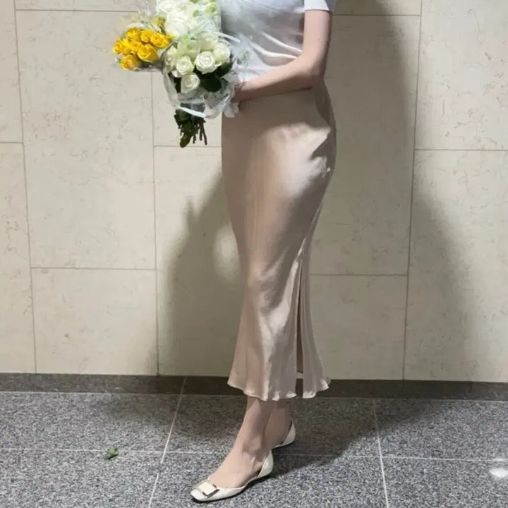 [SOLD OUT] 클로르 골드베이지 실키 머메이드 롱스커트 하객룩 출근룩 오피스룩