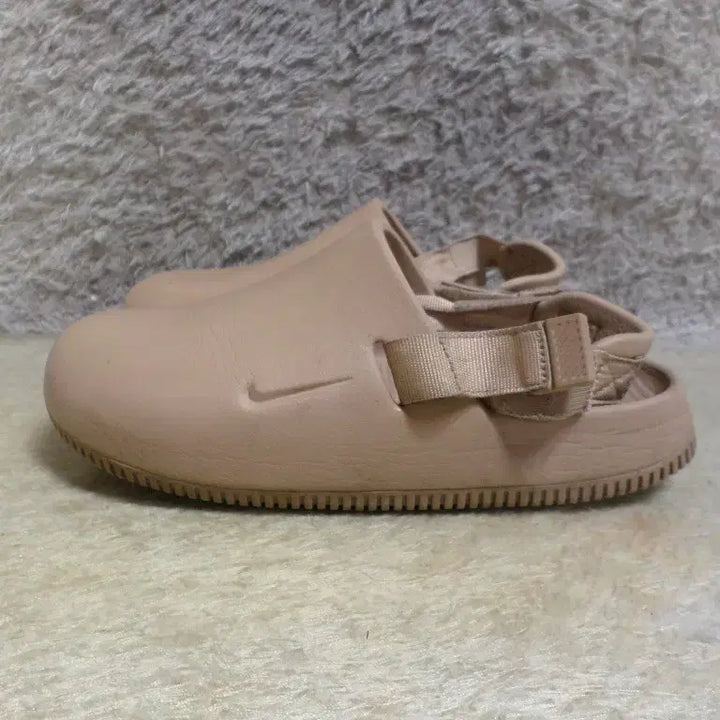 [BUNJANG] Nike Calm Mule Sandals Beige Used Shoes / 후루룩구제 240 나이키 캄뮬 샌들 슬리퍼 베이지 중고 신발