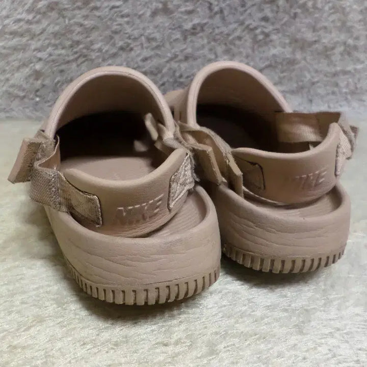 [BUNJANG] Nike Calm Mule Sandals Beige Used Shoes / 후루룩구제 240 나이키 캄뮬 샌들 슬리퍼 베이지 중고 신발