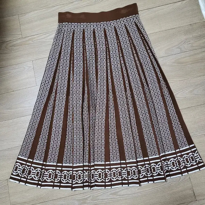 [BUNJANG] Tory Burch Brown Pattern Pleated Long Skirt / 토리버치 브라운 패턴 플리츠 롱 스커트