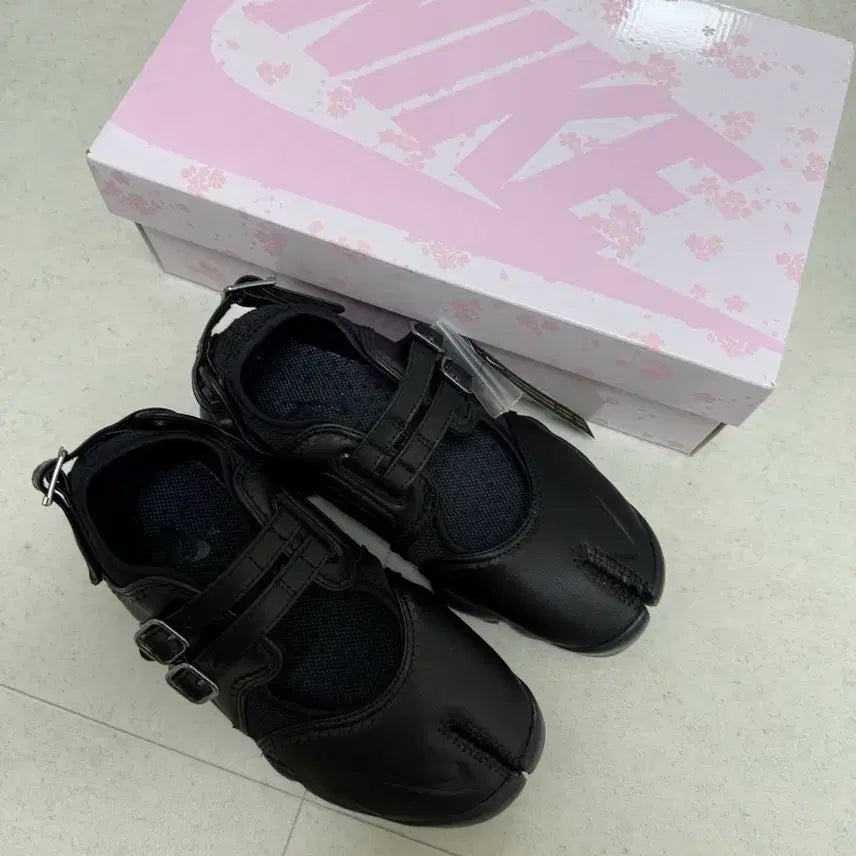 [SOLD OUT] 새상품) 나이키 에어리프트 브리드 245