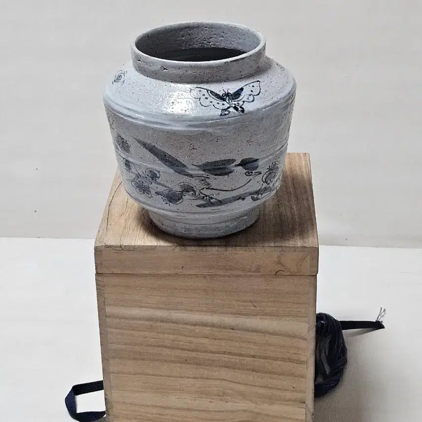 [SOLD OUT] 조선후기 백자청화 화조접문 소호