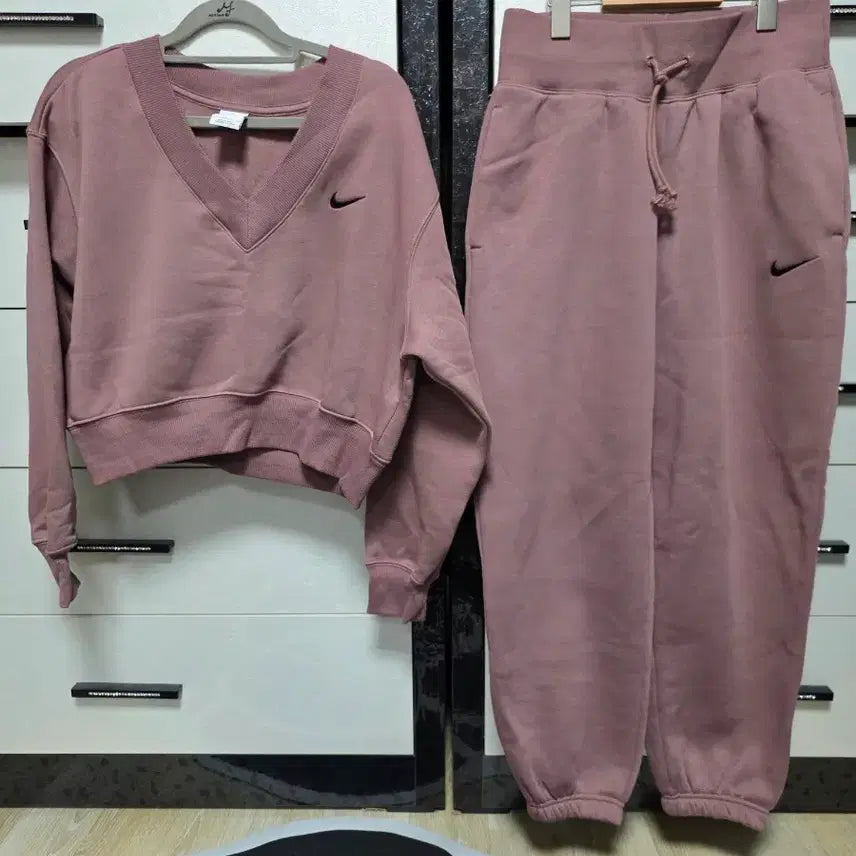 [BUNJANG] Nike V-Neck Sweatshirt and Jogger Pants Set / 나이키 V넥 맨투맨 조거팬 셋업