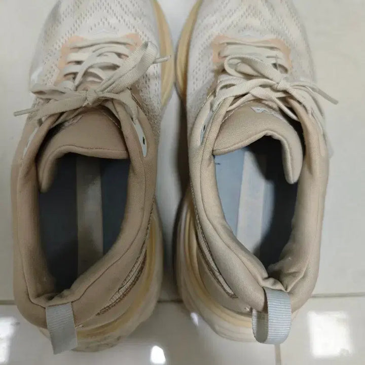 [SOLD OUT] 호카 오네오네 정품 남자 본디8 레귤러 샌드베이지 270