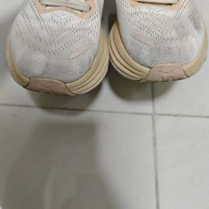 [SOLD OUT] 호카 오네오네 정품 남자 본디8 레귤러 샌드베이지 270