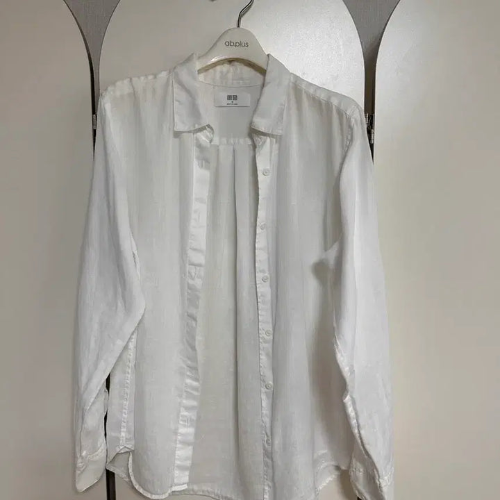 [SOLD OUT] 유니클로 린넨 셔츠 M 화이트 한번입어 새거 같아요