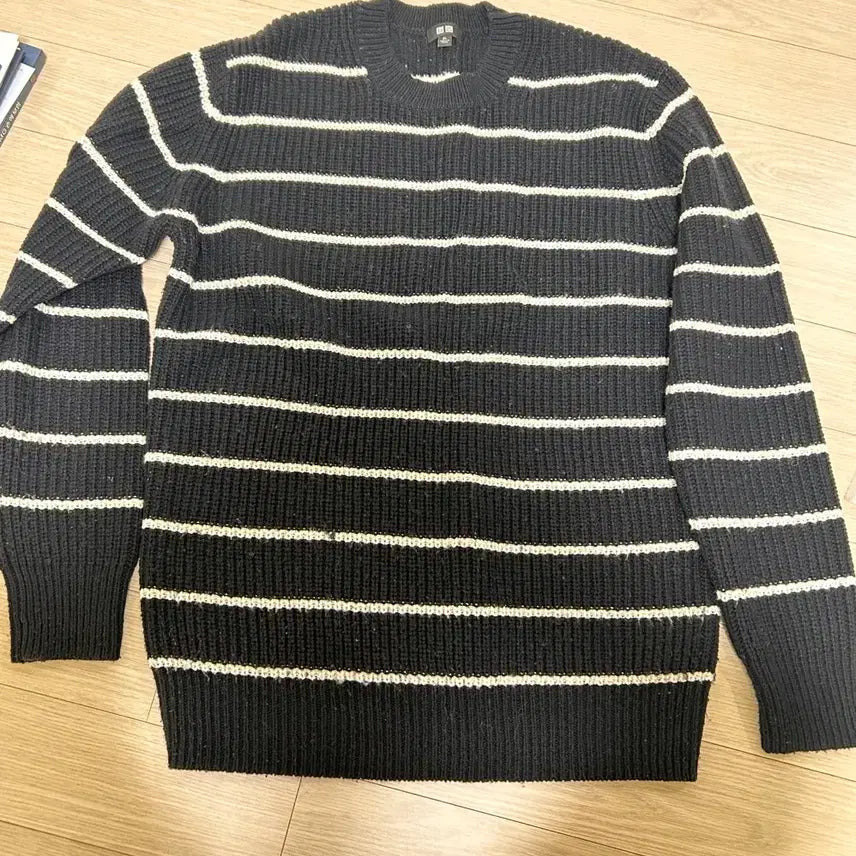 [BUNJANG] Uniqlo Black Stripe Knit / 유니클로 블랙 스트라이프 니트
