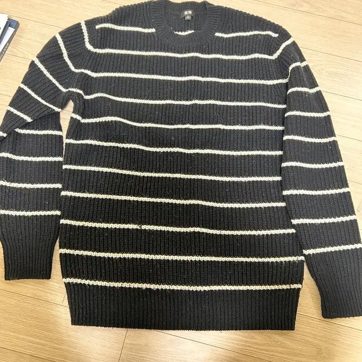 [BUNJANG] Uniqlo Black Stripe Knit / 유니클로 블랙 스트라이프 니트