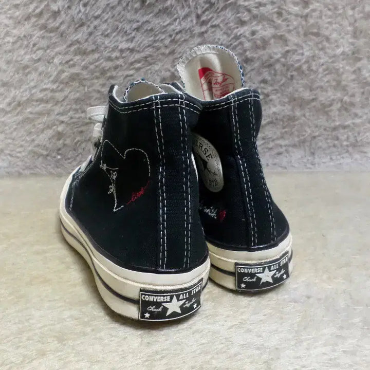 [BUNJANG] Converse Chuck Taylor Valentine Black High Sneakers / 후루룩구제 240 컨버스 척테일러 발렌타인 블랙 하이 운동화 스니커즈