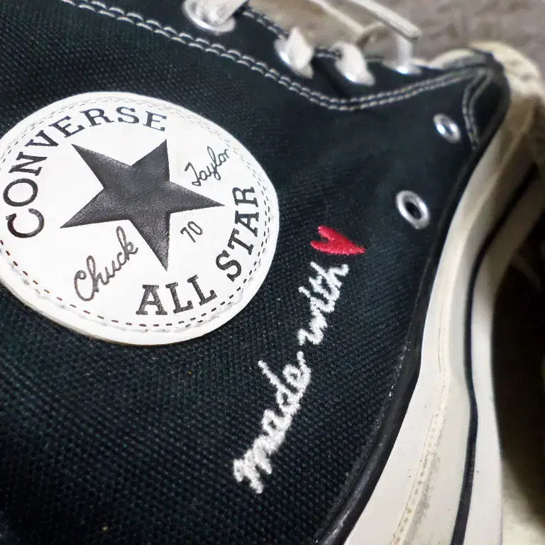[BUNJANG] Converse Chuck Taylor Valentine Black High Sneakers / 후루룩구제 240 컨버스 척테일러 발렌타인 블랙 하이 운동화 스니커즈