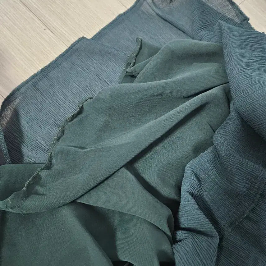 [BUNJANG] glyy Frill Neck Blouse Green / glyy 프릴넥 블라우스 그린 Free