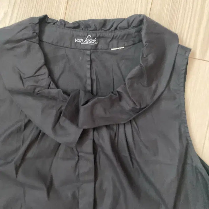 [BUNJANG] Banha.k Black Sleeveless Blouse / 반하크 블랙 민소매 블라우스 55
