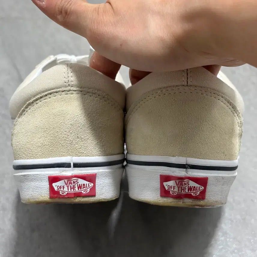 [SOLD OUT] 반스 올드스쿨 베이지 270 사이즈 팝니다.