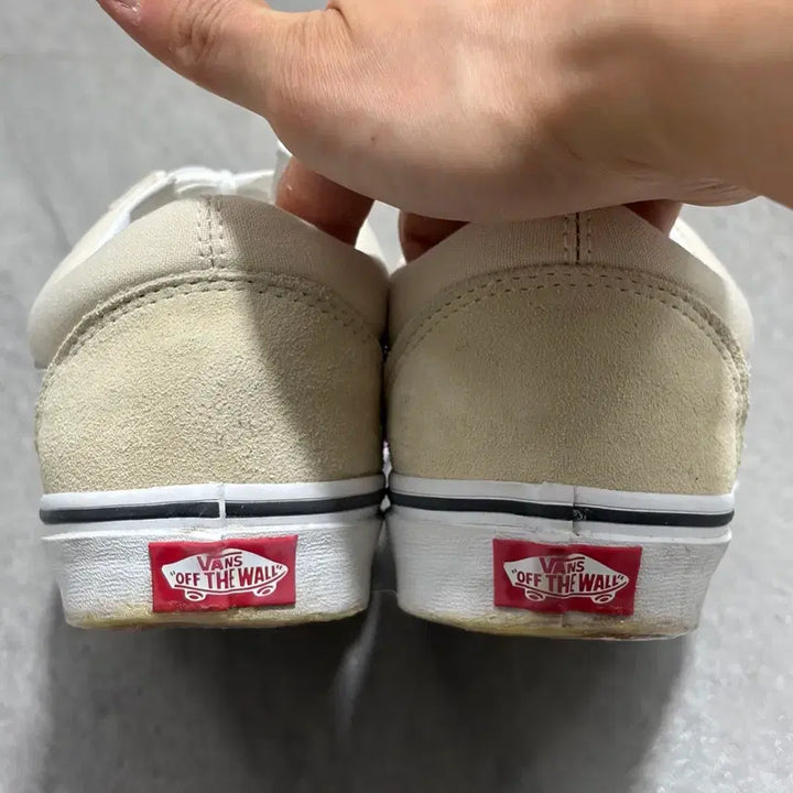 [SOLD OUT] 반스 올드스쿨 베이지 270 사이즈 팝니다.