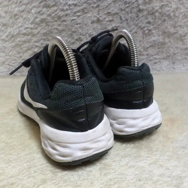 [BUNJANG] Nike Revolution 6 Black Sneakers - Used / 후루룩구제 225 나이키 레볼루션6 블랙 운동화 중고 신발