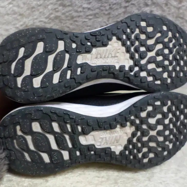 [BUNJANG] Nike Revolution 6 Black Sneakers - Used / 후루룩구제 225 나이키 레볼루션6 블랙 운동화 중고 신발