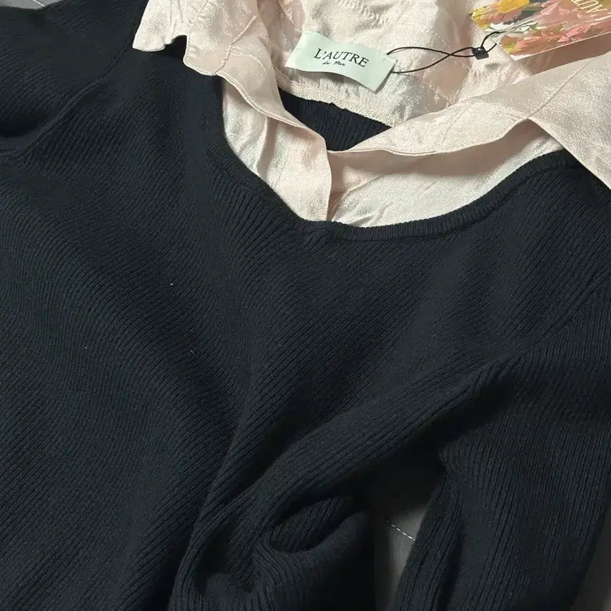 [SOLD OUT] 로트르드민 한소희 레이어드 셔츠 니트 Layered sheer shirt