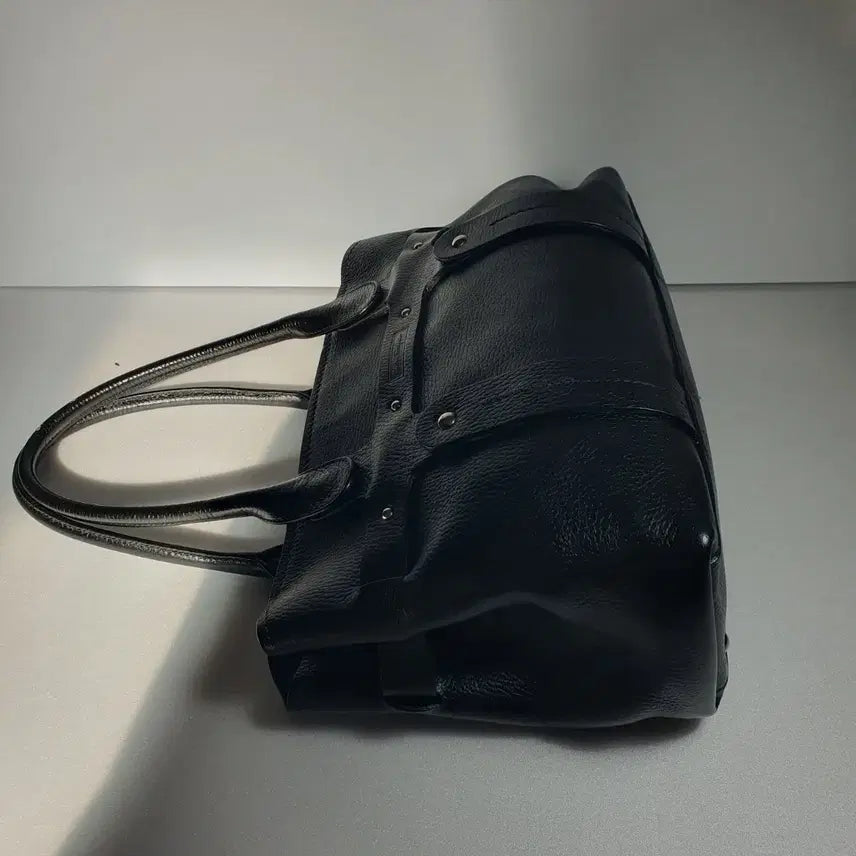 [SOLD OUT] 정품 ㅡ페라가모 ㅡ가죽.토트백 ㅡ택포