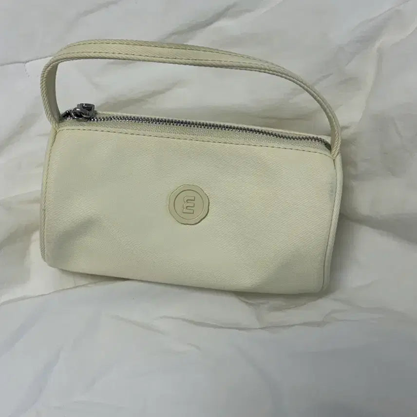 [SOLD OUT] 미닛뮤트 클로 써클 버터