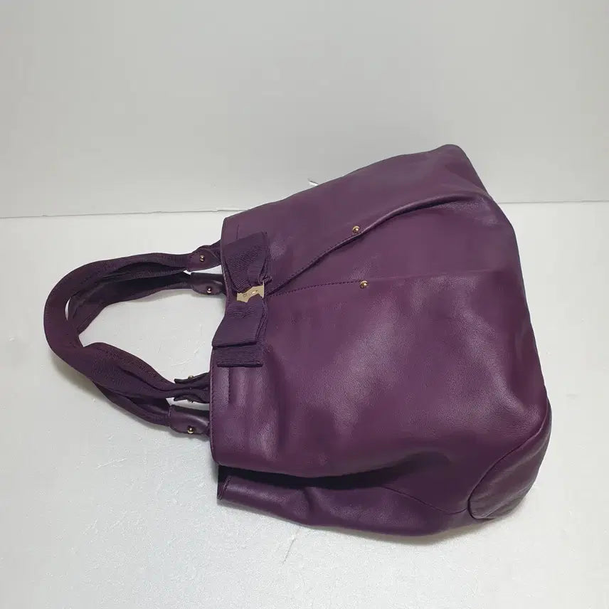 [SOLD OUT] 정품 ㅡ페라가모 ㅡ가죽.리본백 ㅡ택포