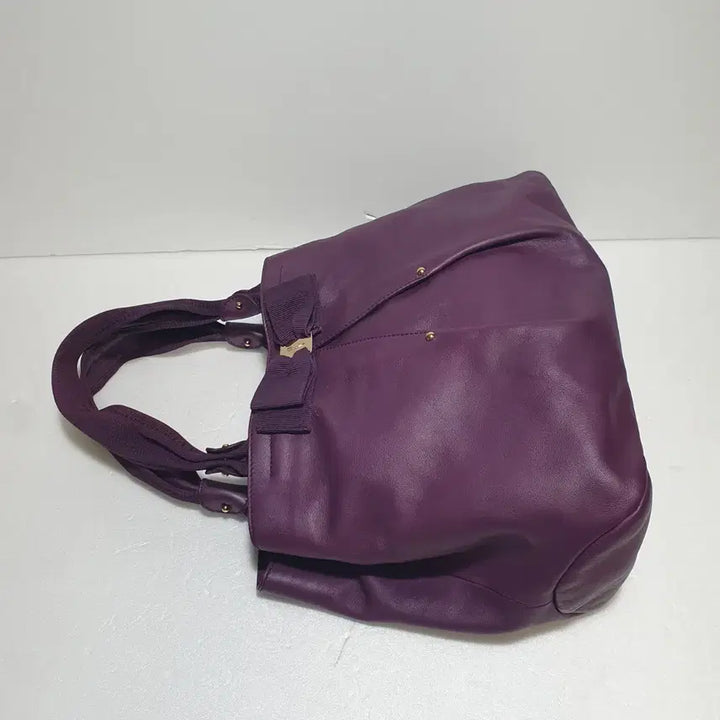 [SOLD OUT] 정품 ㅡ페라가모 ㅡ가죽.리본백 ㅡ택포