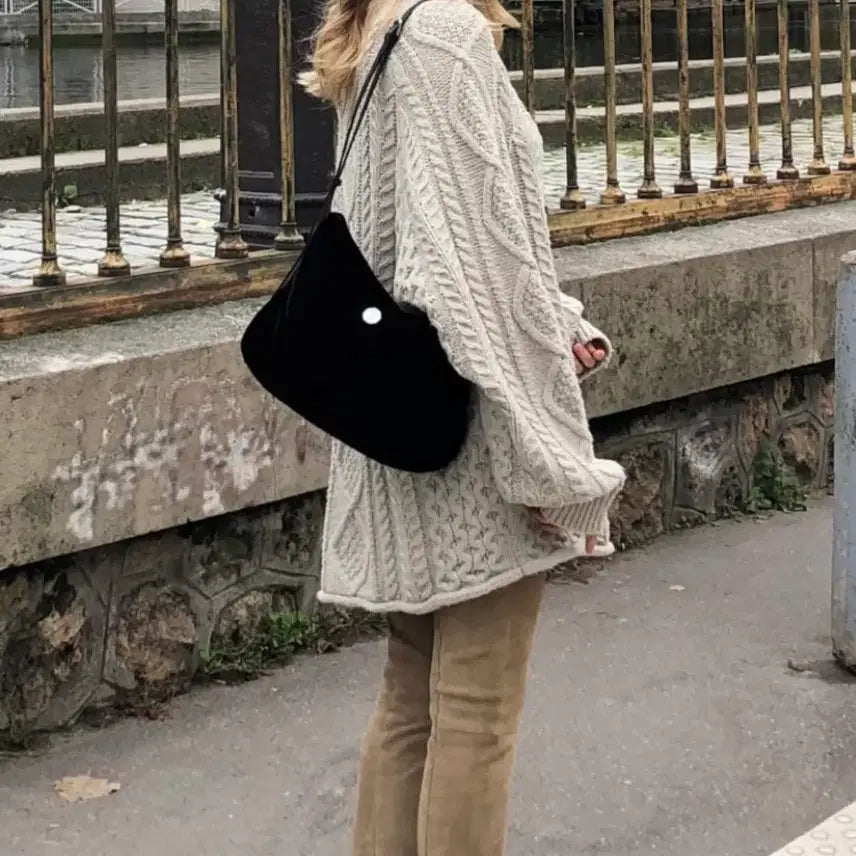 [BUNJANG] Minitmute Clo Soft Black Bell Shoulder Bag / 미닛뮤트 클로 소프트 블랙벨 숄더백