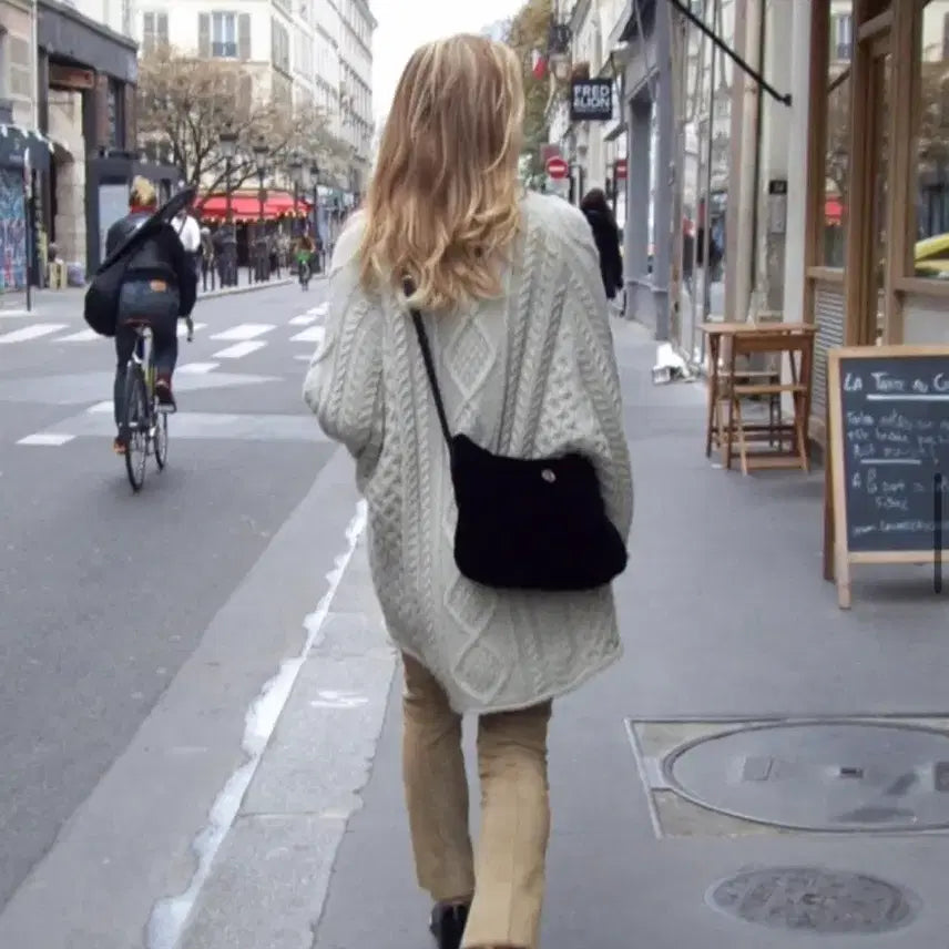 [BUNJANG] Minitmute Clo Soft Black Bell Shoulder Bag / 미닛뮤트 클로 소프트 블랙벨 숄더백