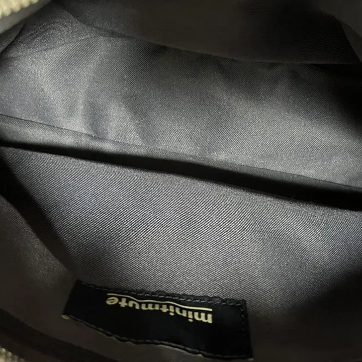 [BUNJANG] Minitmute Clo Soft Black Bell Shoulder Bag / 미닛뮤트 클로 소프트 블랙벨 숄더백