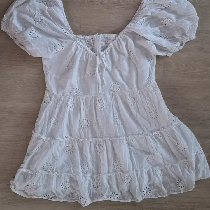 [BUNJANG] White Punching Lace Mini Dress / 화이트 펀칭 레이스 미니 원피스