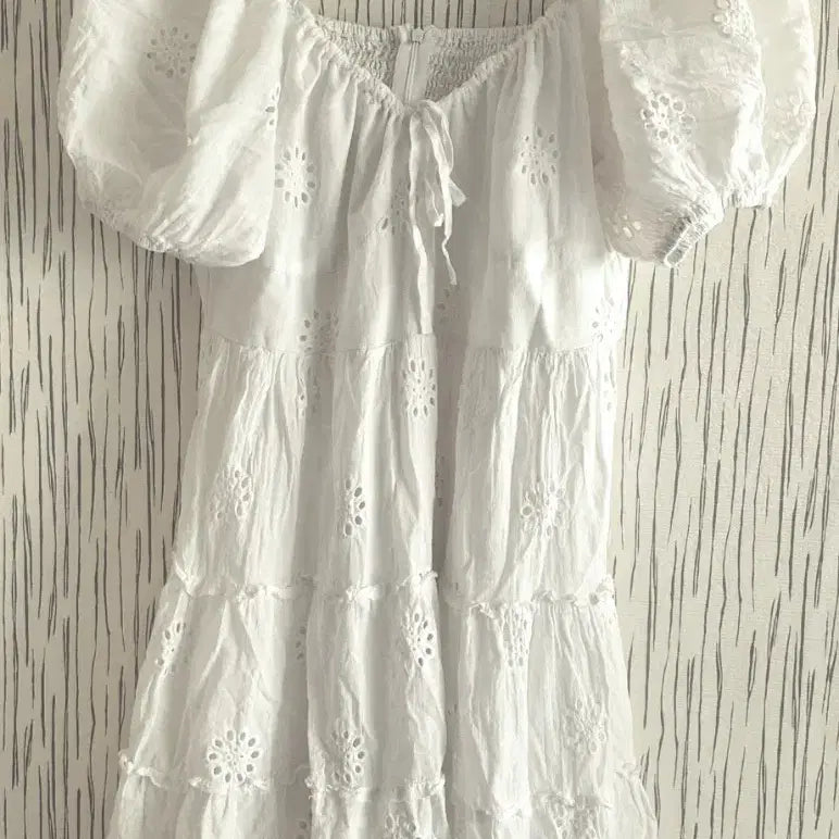 [BUNJANG] White Punching Lace Mini Dress / 화이트 펀칭 레이스 미니 원피스