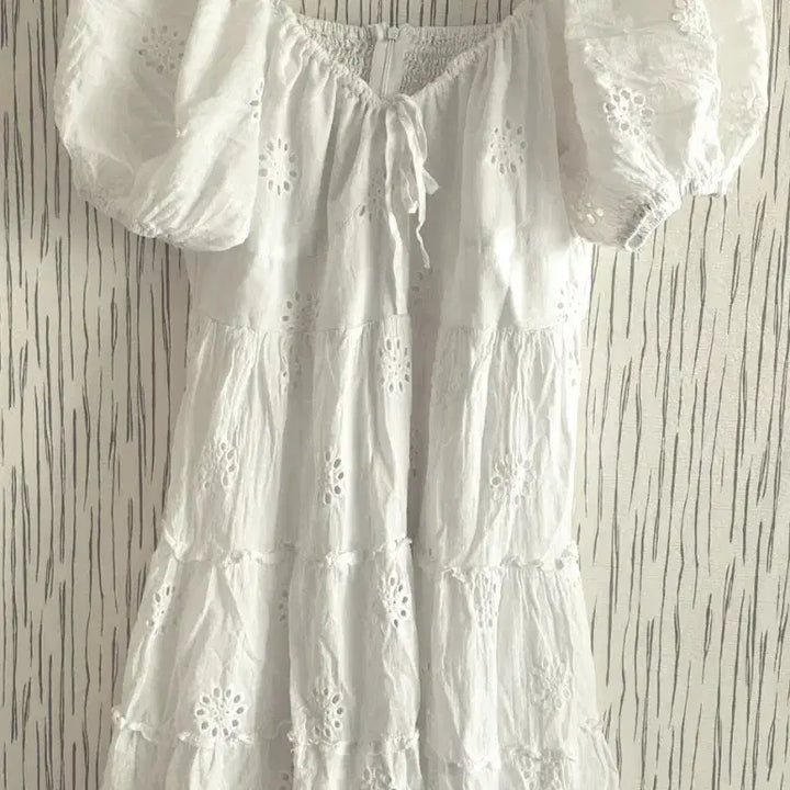 [BUNJANG] White Punching Lace Mini Dress / 화이트 펀칭 레이스 미니 원피스
