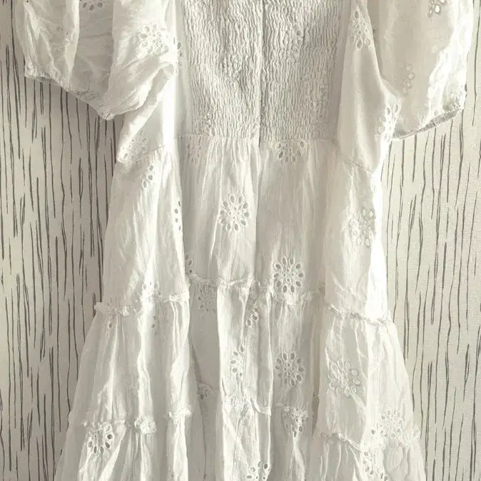 [BUNJANG] White Punching Lace Mini Dress / 화이트 펀칭 레이스 미니 원피스