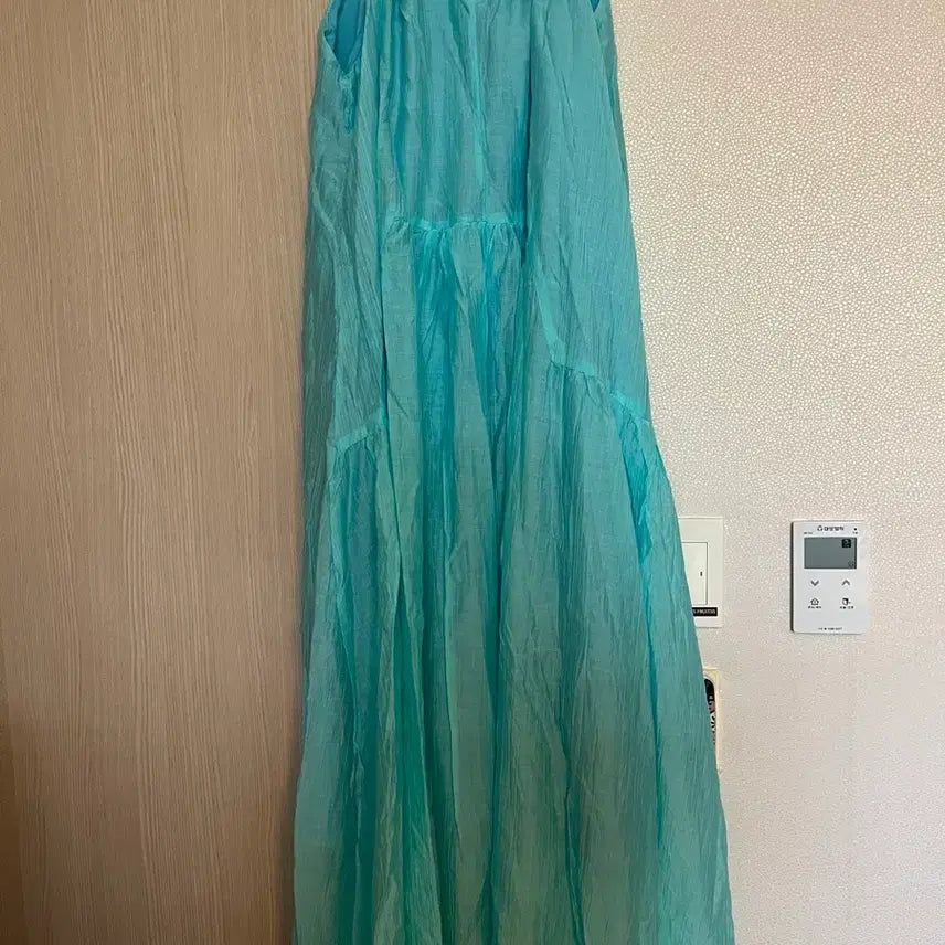 [BUNJANG] Pastel Blue Mint Halter Neck Long Dress / 택달린 새상품) 청량한 파스텔 블루 민트 홀터넥 롱 원피스