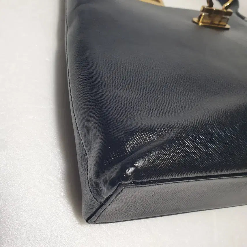 [SOLD OUT] 정품 ㅡ페라가모 ㅡ토트백