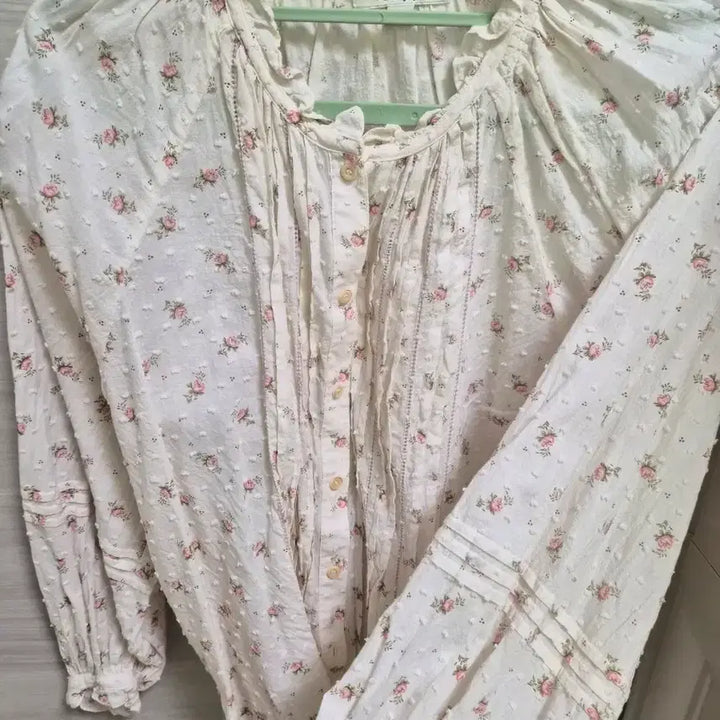 [SOLD OUT] Thursday Island 니트 베스트 + 블라우스 세트