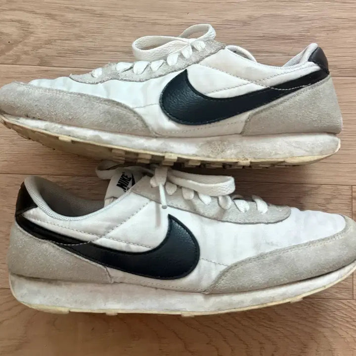 [SOLD OUT] 나이키 데이브레이크 흰검 화이트블랙 우먼스 운동화 신발