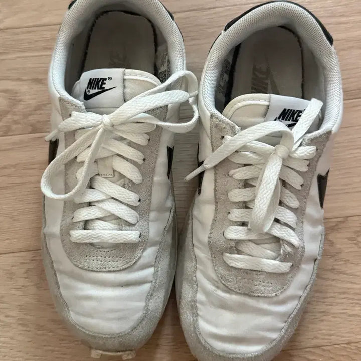 [SOLD OUT] 나이키 데이브레이크 흰검 화이트블랙 우먼스 운동화 신발