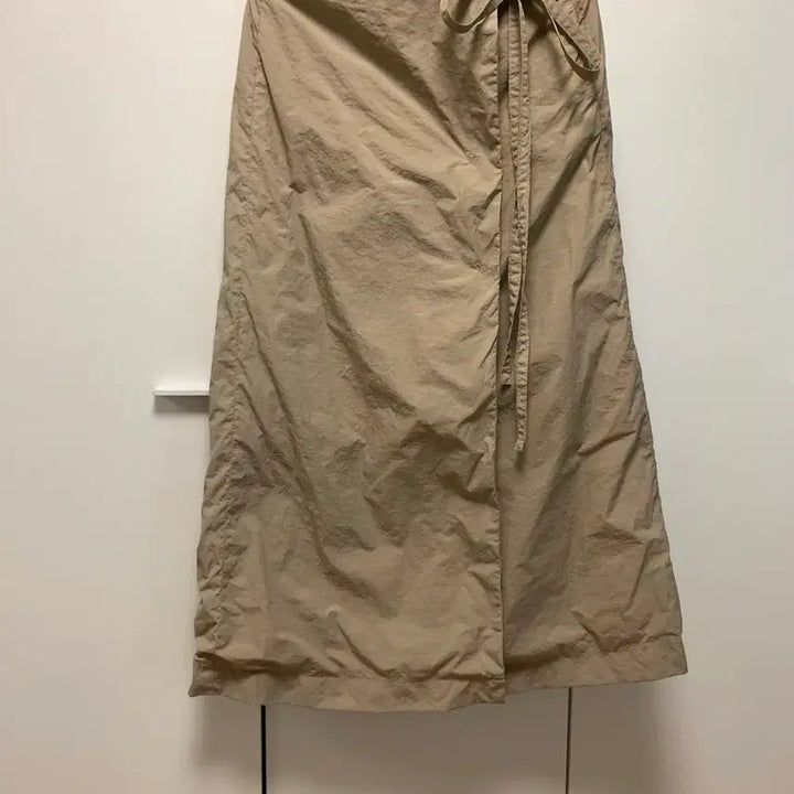 [SOLD OUT] NEITHERS 네이더스 베이지 색상 랩 스커트