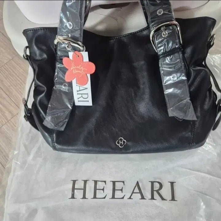 [BUNJANG] Heeri Bibi Buckle Shoulder Bag Black / 히어리 비비 버클 숄더백 블랙 새상품