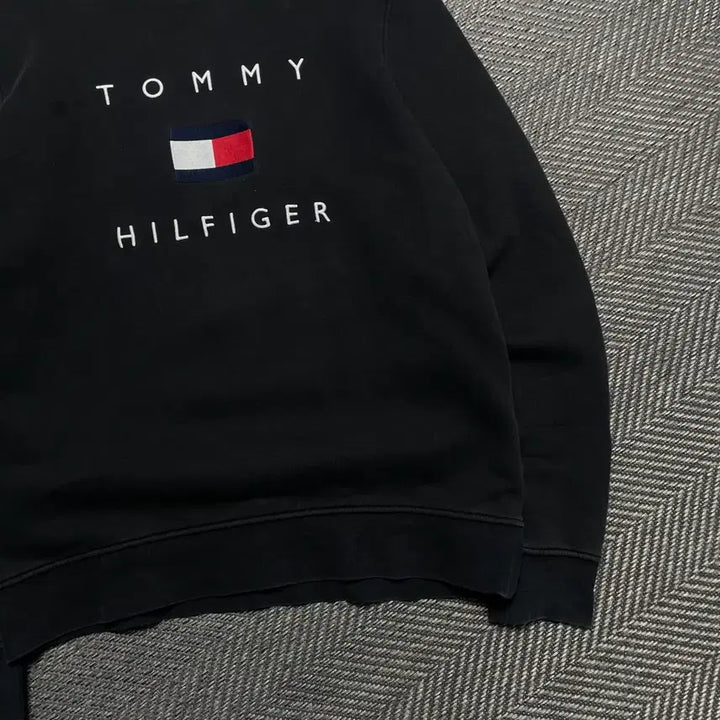 [BUNJANG] Tommy Hilfiger Embroidered Big Logo Oversized Sweatshirt / 타미힐피거 자수 빅로고 박시핏 맨투맨o 5249