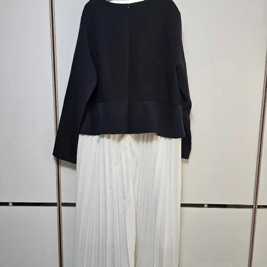 [BUNJANG] Romi Story Black &amp; White Pleated Dress / Romi story 블랙&amp;화이트 플리츠 원피스