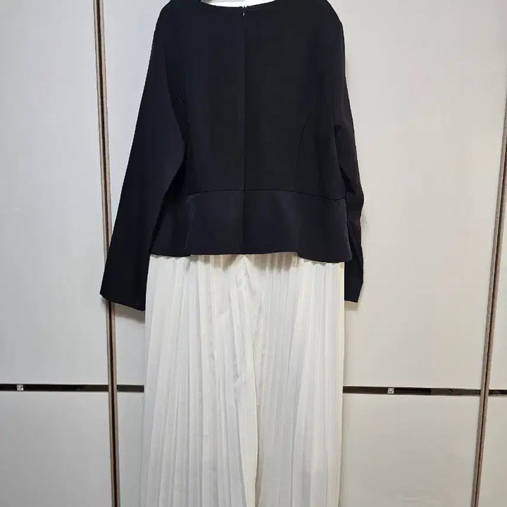 [BUNJANG] Romi Story Black &amp; White Pleated Dress / Romi story 블랙&amp;화이트 플리츠 원피스