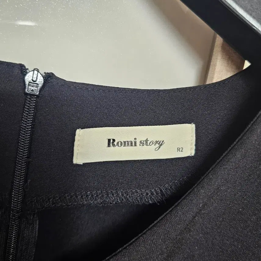 [BUNJANG] Romi Story Black &amp; White Pleated Dress / Romi story 블랙&amp;화이트 플리츠 원피스