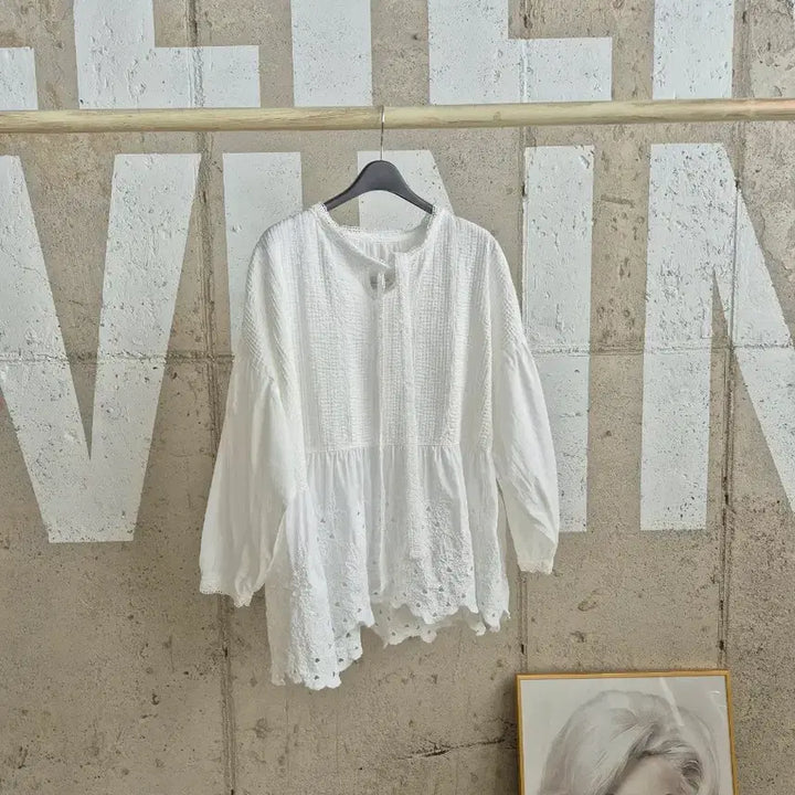 [SOLD OUT] 오버핏 레이스 화이트블라우스