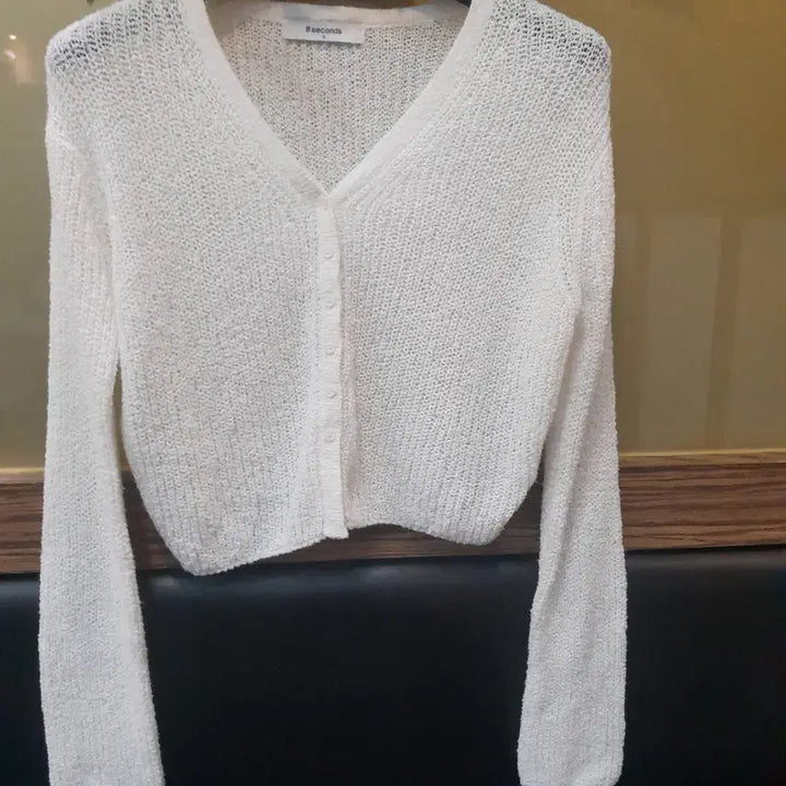 [BUNJANG] 8 Seconds White Crop Cardigan / 8세컨즈 화이트 크롭 가디건 니트