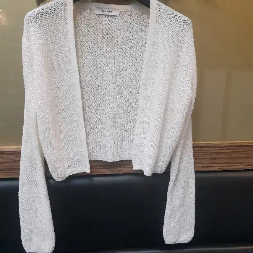 [BUNJANG] 8 Seconds White Crop Cardigan / 8세컨즈 화이트 크롭 가디건 니트