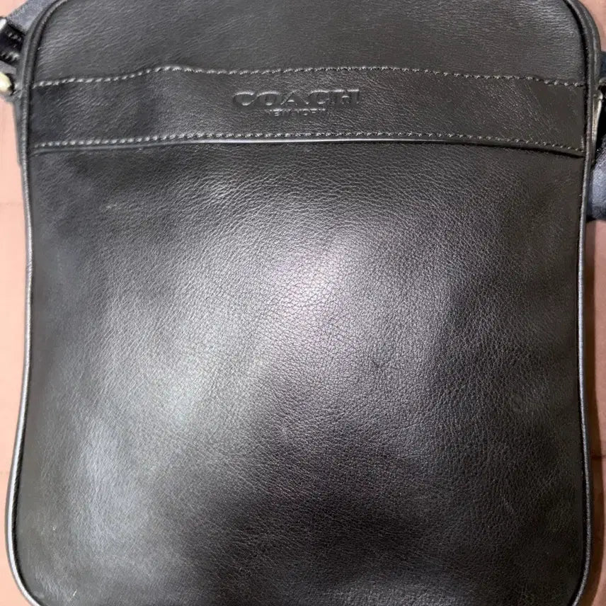 [BUNJANG] Leather Crossbody Bag (Unused) / 가죽 크로스백 미사용