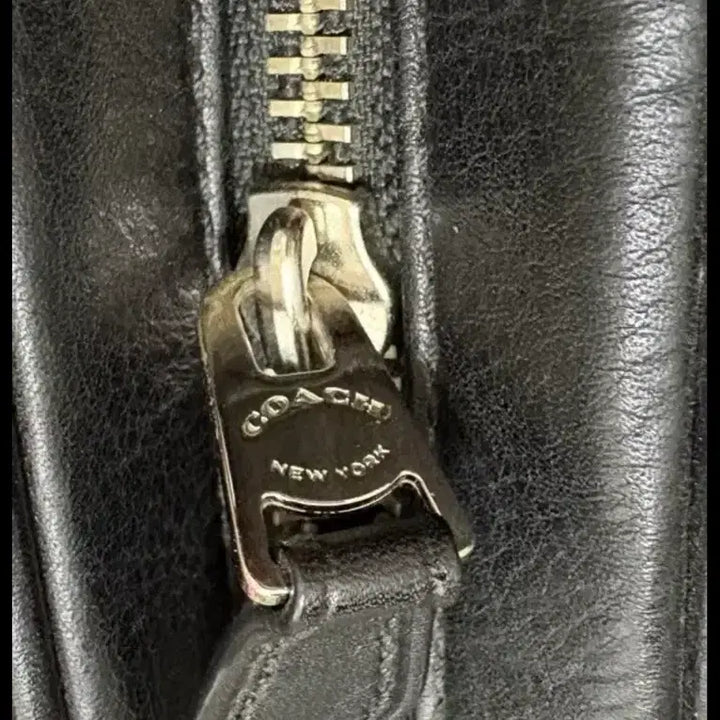 [BUNJANG] Leather Crossbody Bag (Unused) / 가죽 크로스백 미사용