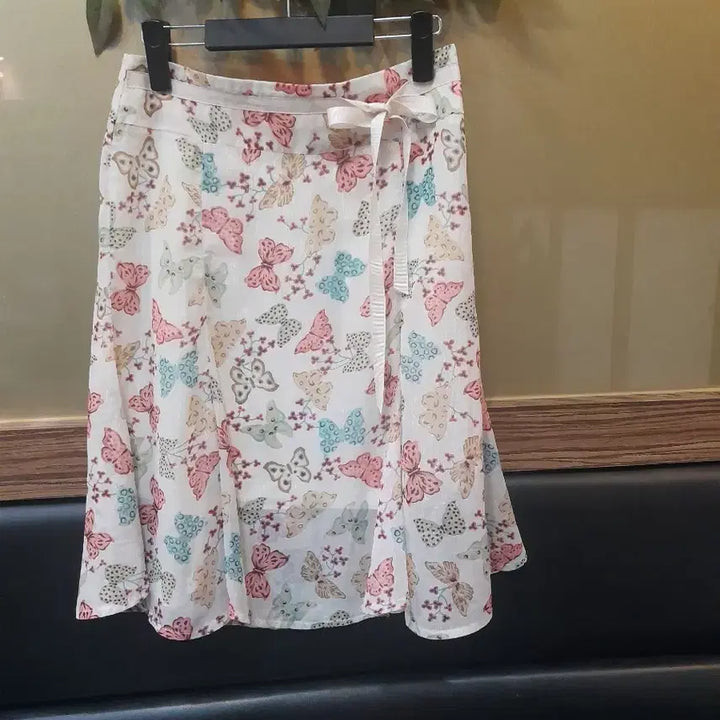 [SOLD OUT] 나비 패턴 랩 스커트