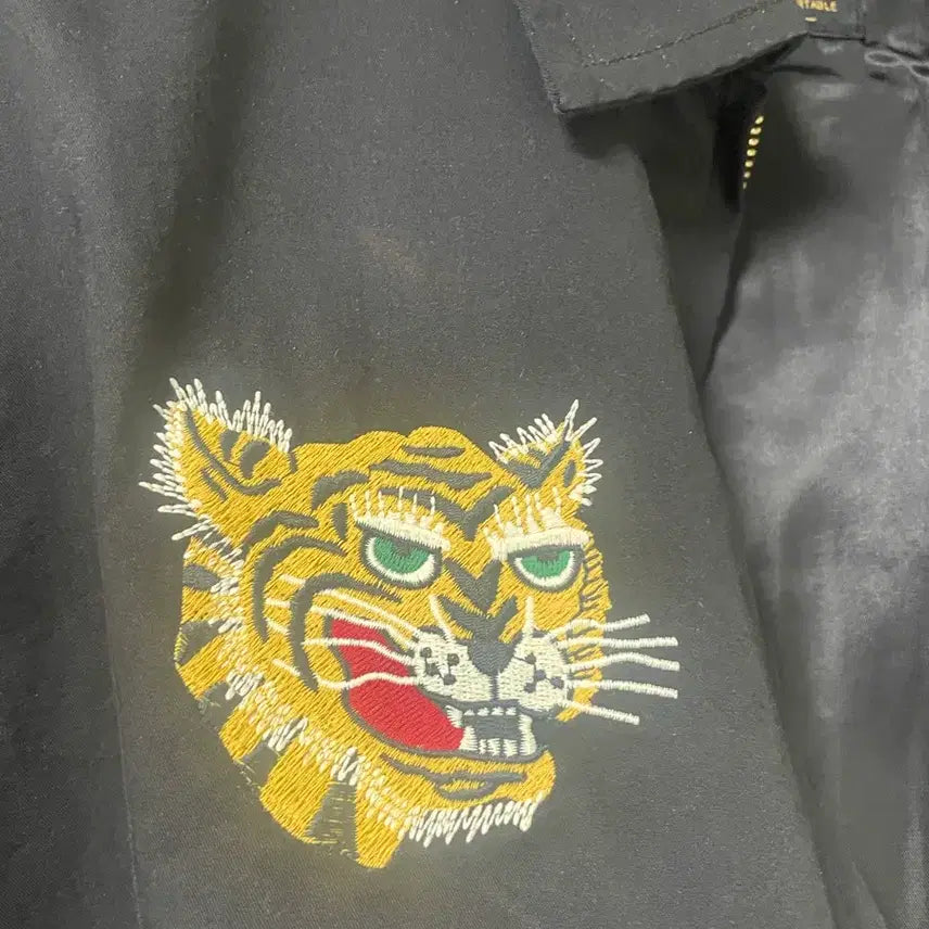 [BUNJANG] Outstanding Souvenir Jacket (M) / 아웃스탠딩 수베니어 자켓 M